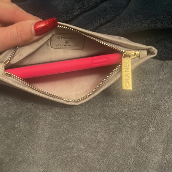 🚫SOLD🚫 CHANEL FABRIC CLUTCH HOLOGRAM INTACT - Picture 14 of 14